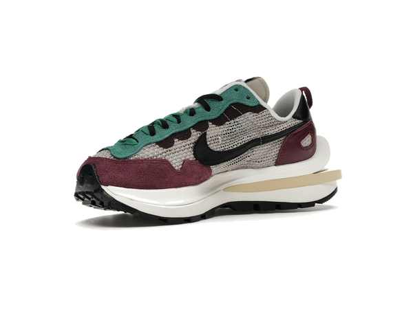 Nike Vaporwaffle sacai Villain Red Neptune Green